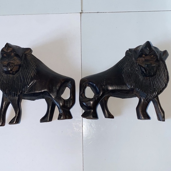Two hand carved black wooden lions . Made in Africa. - Picture 5 of 9